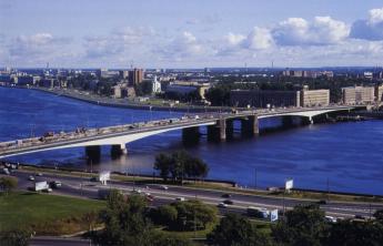 Мост Александра Невского через Неву.