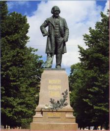 Monument to M.I.Glinka in Teatralnaya Square.
