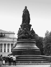Памятник Екатерине II. 1873. Скульпторы М.А. Чижов, А.М. Опекушин