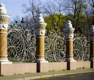 Ограда Михайловского сада.