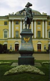 Monument to Emperor Pavel I in Pavlovsk.