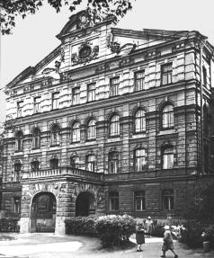 Дом, в котором был основан петербургский "Союз борьбы за освобождение рабочего класса" (ул. Ком-сомола, 12).