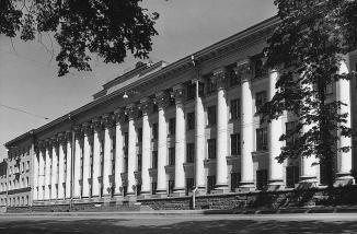 Здание 2-го кадетского корпуса на улице Красного Курсанта.
