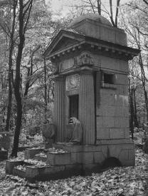 Headstone of K.A.Varlamov at the Novodevichie Cemetery. Architect V.I.Dubenetsky. 1916.