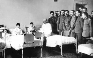Group of Students of the Military Medical Academy Doing Rounds with the Attending Court Surgeon N.A.Velyaminov. Photo by K.K.Bulla. 1910s.
