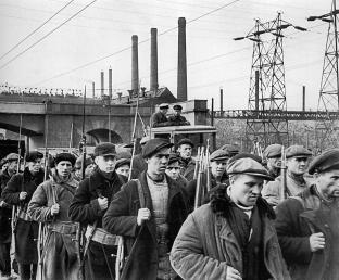 Workers Battalion Combatants on Stachek Avenue. Photo by A.Mikhaylov and V.Fedoseev. September 25, 1941.