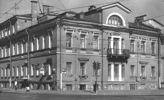 Дом в котором жил А.С.Даргомыжский (Наб. Лейтенанта Шмидта, 9)