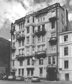 The house, which accommodated the editorial office of The Starye Gody journal (10 Gangutskaya Street).