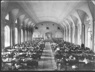 Большой зал Императорской публичной библиотеки. Фото 1905.