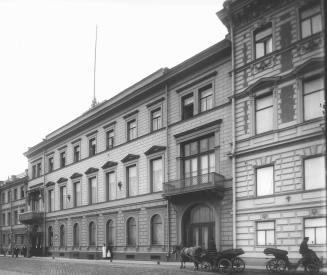 Дом, в котором размещалось посольство Франции (наб. Кутузова, 10). Фото К.К.Буллы. 1909
