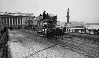 Конка на Дворцовом мосту. Фото. Между 1905 и 1906.