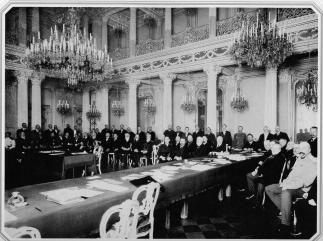 Meeting of the Russina Historic Society in the Novo-Mikhailovsky Palace. Photo, 1890s.
