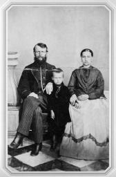 Семья купца с Сенного рынка. Фото 1880-х гг.