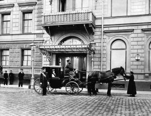 Французская набережная у здания посольства Франции. Фото 1910-х гг.