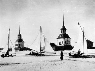 Crown Spires in the Galernaya Harbour. Photo, 1900s.