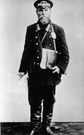 Продавец газеты "Биржевые ведомости". Фото 1913.