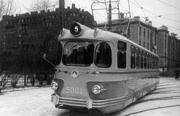 Первый трамвайный вагон типа ЛМ-57.
