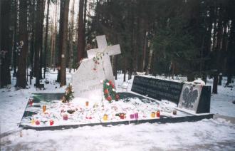 Levashovskaya Pustosh. Polish Catholic Monument. Author P.L.Piskorsky. 1998.