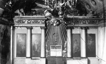 Иконостас Троицкой церкви при канцелярии Министерства Императорского двора. Фото 1920-х гг.