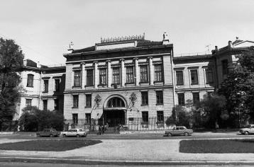 Здание Клинического повивально-гинекологического института. Фото 1980-х гг.