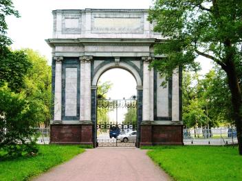 Гатчинские (Орловские) ворота. 1782. Архитектор А. Ринальдо