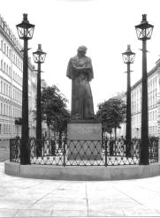 Памятник Н.В. Гоголю. 1997. Скульптор М.В. Белов