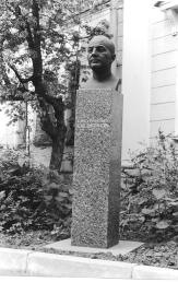 Памятник Б.П. Константинову. 1975. Скульптор М.К. Аникушин