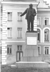 Памятник В.И. Ленину. 1926. Скульптор М.Я. Харламов