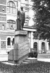 Памятник В.И. Ленину. 1930. Скульптор В.В. Козлов