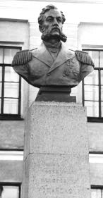 Памятник А.Ф. Можайскому. 1958. Скульптор Г.А. Черниенко