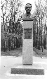 Памятник Г.П. Свищеву. 1986. Скульптор З.М. Виленский