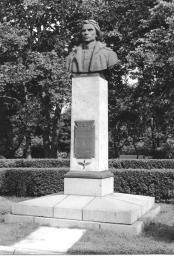 Памятник Е.П. Федорову. 1950. Скульптор С.Д. Шапошников
