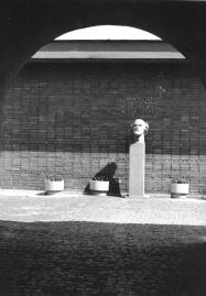 Памятник К.Э. Циолковскому. 1973. Скульптор Г.Д. Гликман