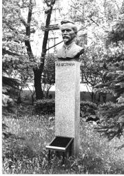 Памятник А.В. Шотману. 1974. Скульптор А.А. Мурзин