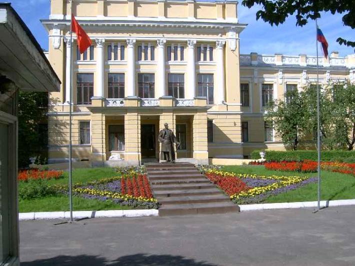 Памятник Александру II. Фото В. Лурье с сайта http://www.petrograph.ru/