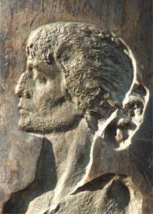 Памятник А. Ахматовой в саду Фонтанного Дома. Фрагмент. Фото с сайта http://www.akhmatova.org