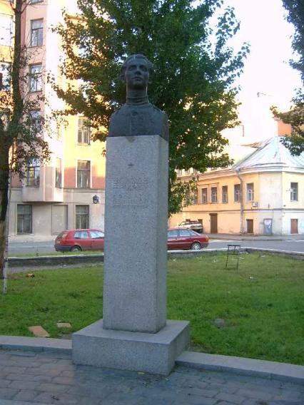 Памятник В.Ермаку. Фото В. Лурье с сайта http://www.petrograph.ru/