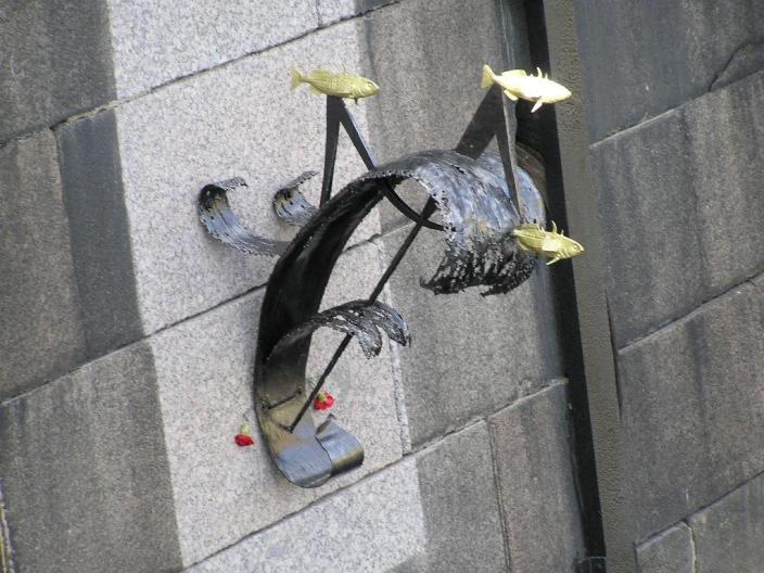 Памятный знак Блокадной колюшке. Фото с сайта http://www.kotlin.ru/