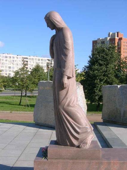 Памятник Воинам-интернационалистам. Фрагмент. Фото В. Ф. Лурье с сайта http://www.petrograph.ru/