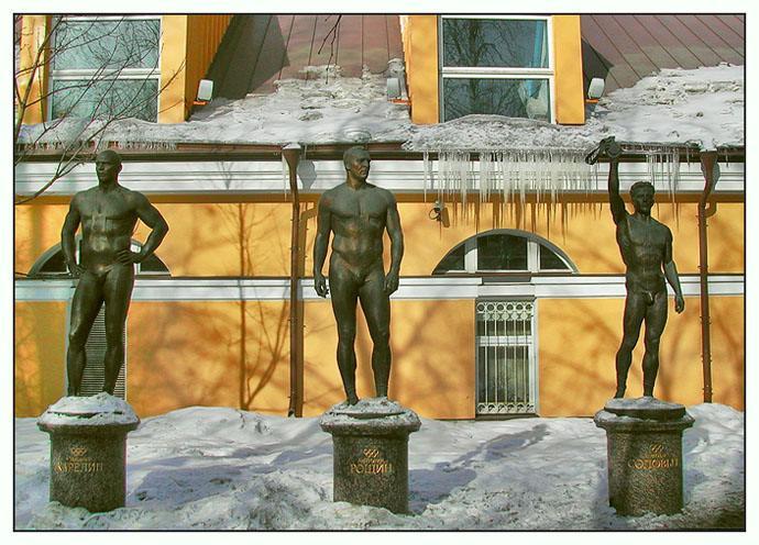 Памятники Рощину, Карелину, Соловьеву. Фото Н. Колдышевой.