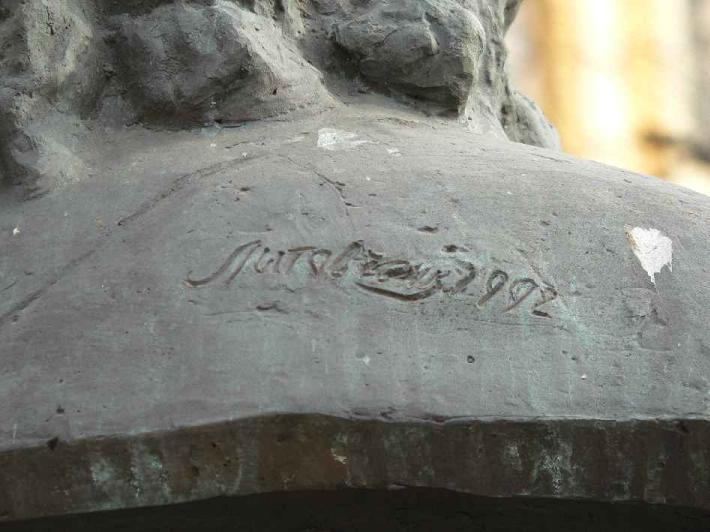 Памятник А. Меншикову. Фрагмент. Фото В. Лурье с сайта http://www.petrograph.ru/