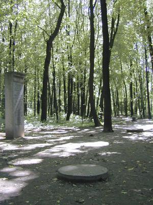 Памятный знак на месте дуэли Чернова и Новосильцева. Фото П. Соболева с сайта www.enlight.ru
