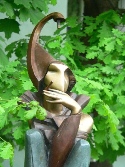 Скульптура "Перекур". Фрагмент. Фото В. Лурье с сайта http://www.petrograph.ru/