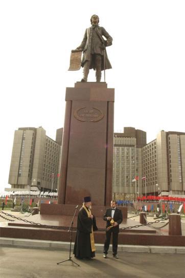 Памятник Петру I у гостиницы "Прибалтийская". Фото с сайта http://www.mrah.ru/