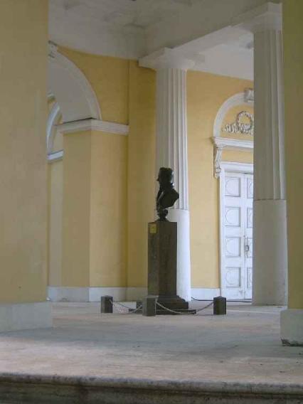 Памятник К. Росси. Фото В. Лурье с сайта http://www.petrograph.ru/
