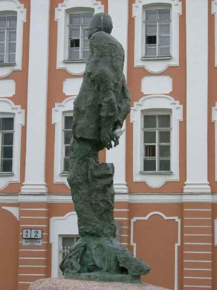 Памятник А. Д. Сахарову. Фото В. Лурье с сайта http://www.petrograph.ru/