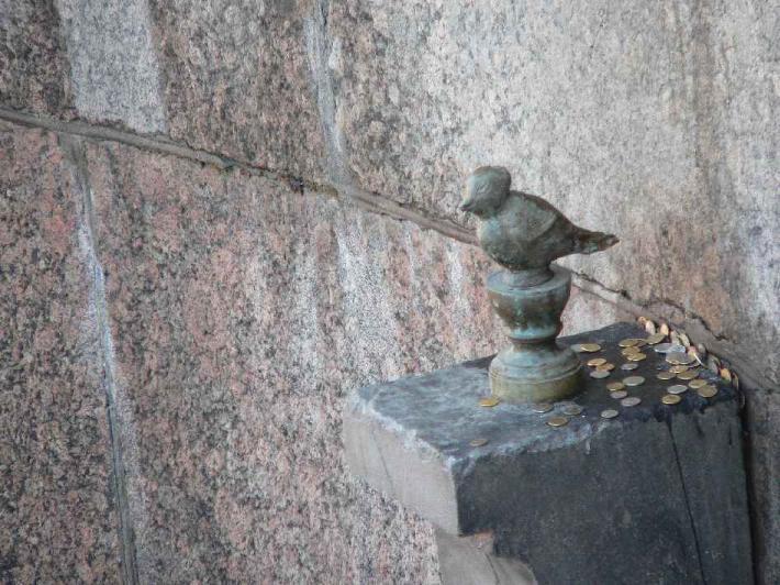 Памятник Чижику-Пыжику. Фото В. Ф. Лурье с сайта http://www.petrograph.ru/