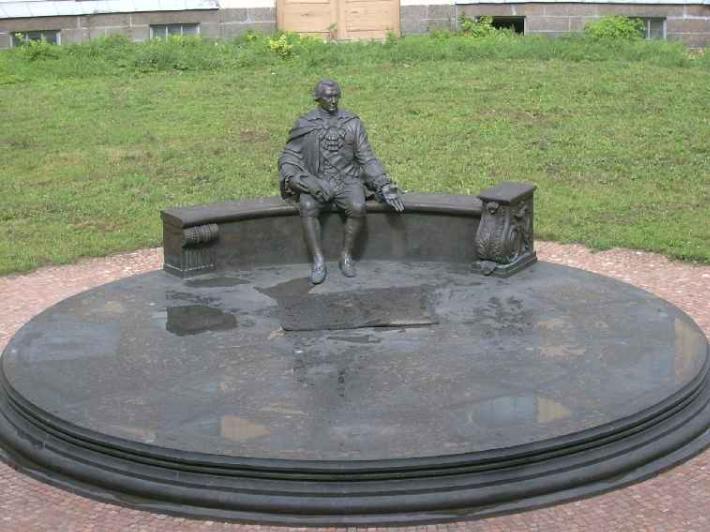 Памятник И. Шувалову. Фото В. Лурье с сайта http://www.petrograph.ru/