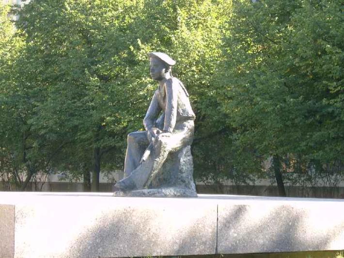 Памятник юнгам Балтики. Фото В. Ф. Лурье с сайта http://www.petrograph.ru/