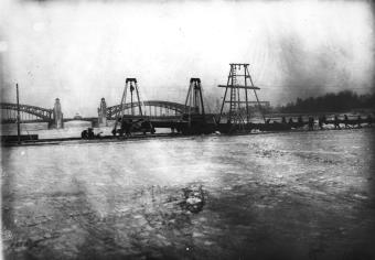Прокладка дюкера через Неву на Малую Охту в 1921 г. Подготовительные работы на льду